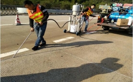 F380自流平灌縫膠道路灌縫現(xiàn)場(chǎng)